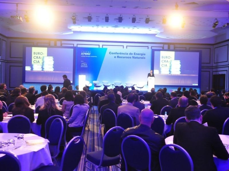 Locação de Equipamentos para Eventos: Como Funciona e Quando Incluir Suporte Técnico?